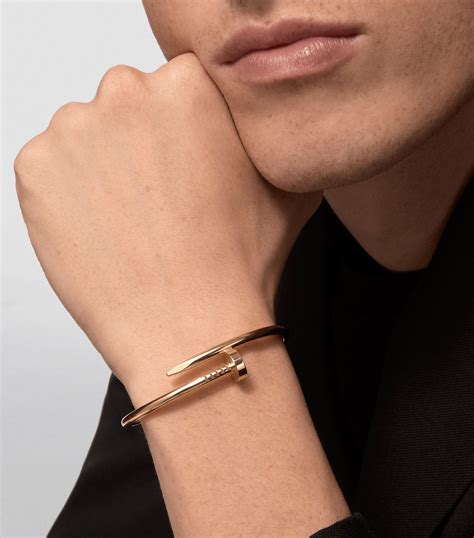 cartier juste un clue.